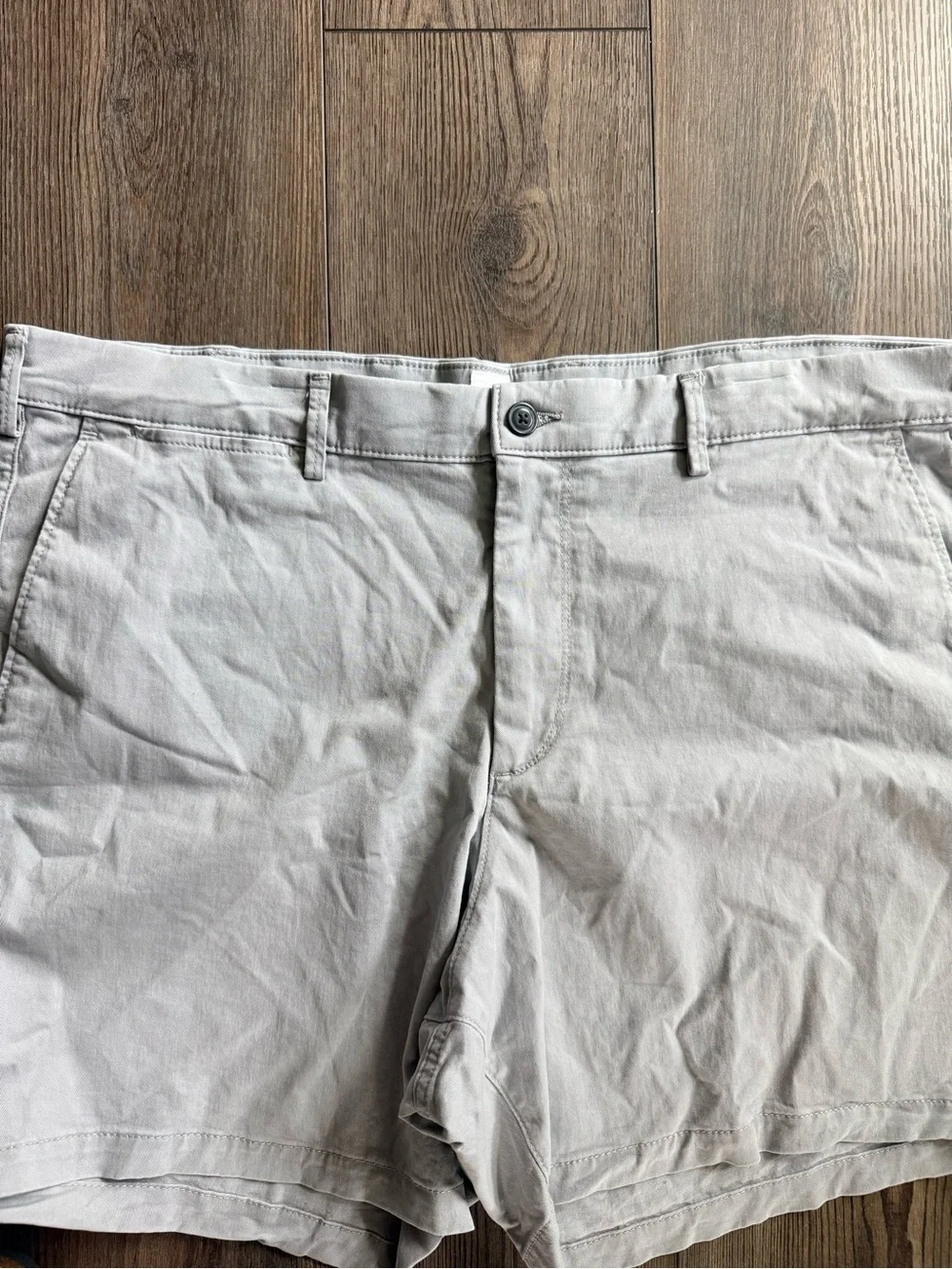 GAP Men's Light Gray Flat Front Cotton Hoochie Daddy Shorts